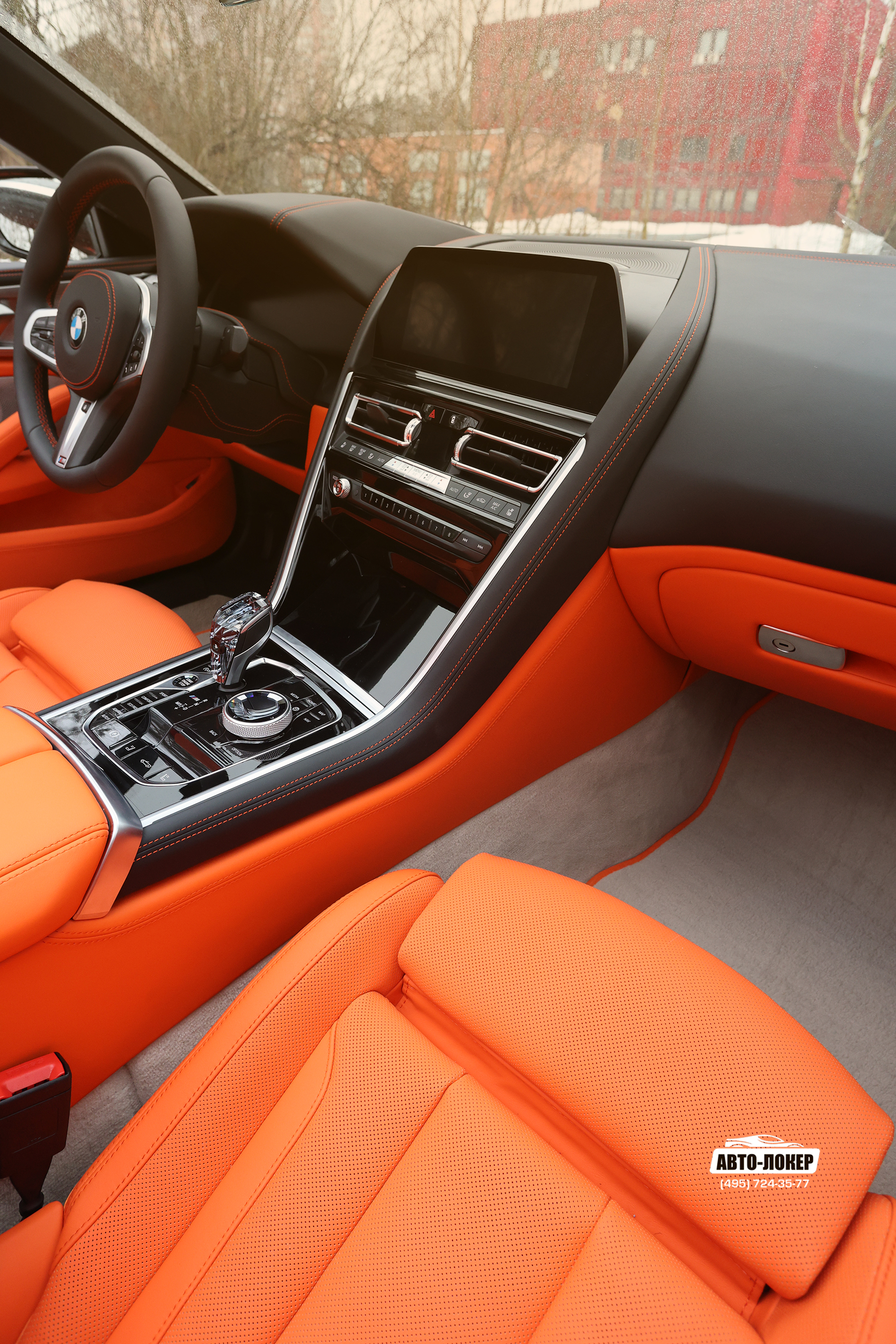 Перетяжка торпедо салона кожей BMW 8 (G15)