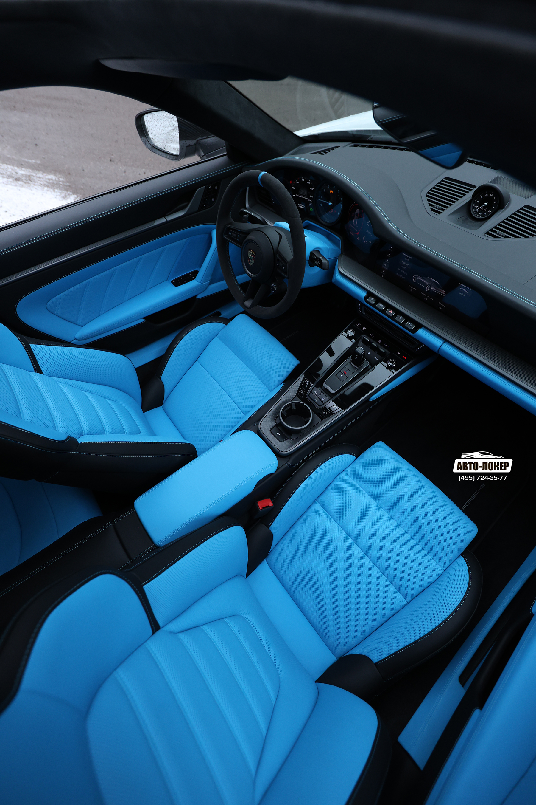 Перетяжка кожей салона Porsche 911