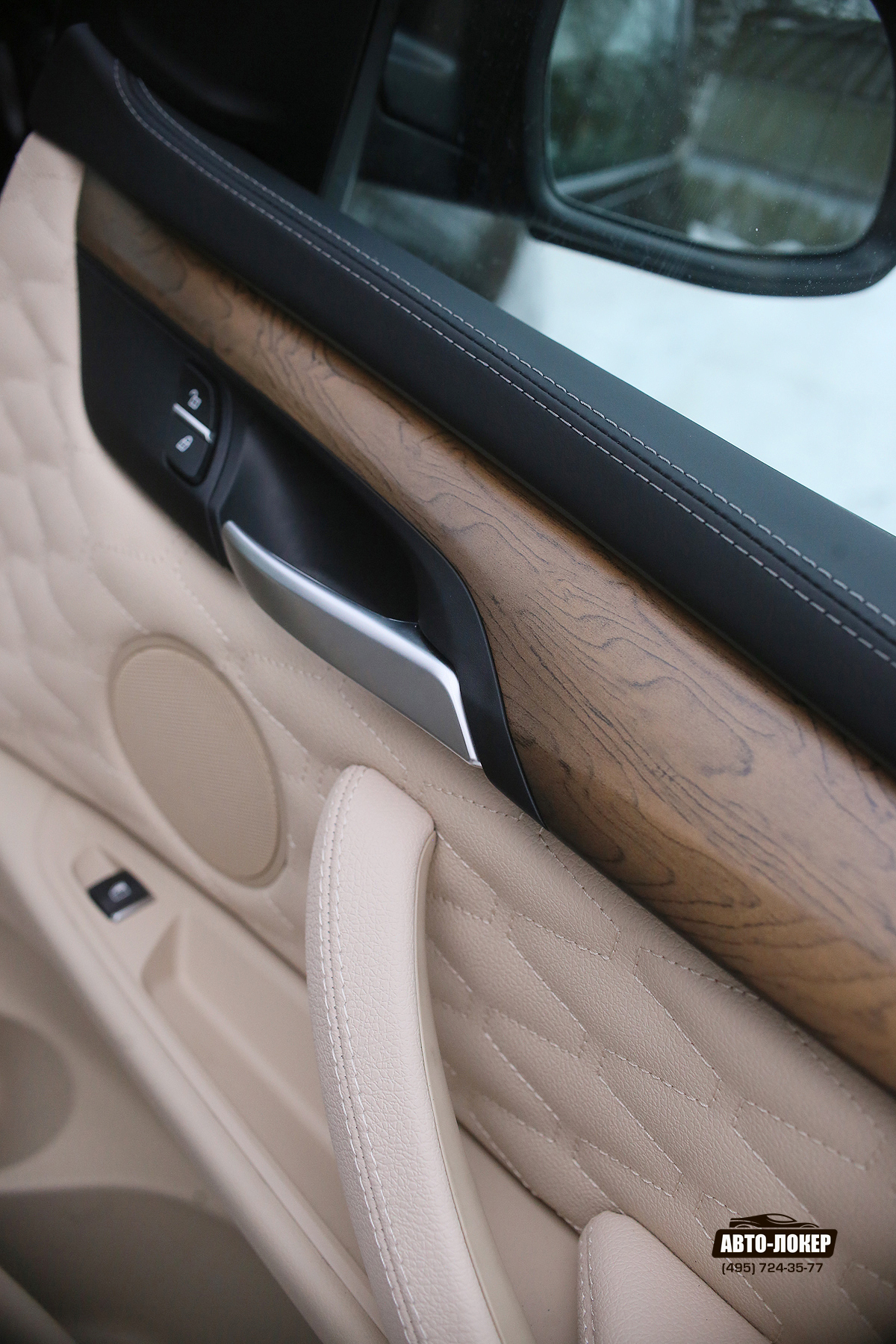 Кстати, в этом салоне мы сделали не только аквапринт, но и перетянули кожей салон, торпедо и верхушки дверей. Кстати, в этом салоне мы сделали не только аквапринт, но и перетянули кожей салон, торпедо и верхушки дверей.