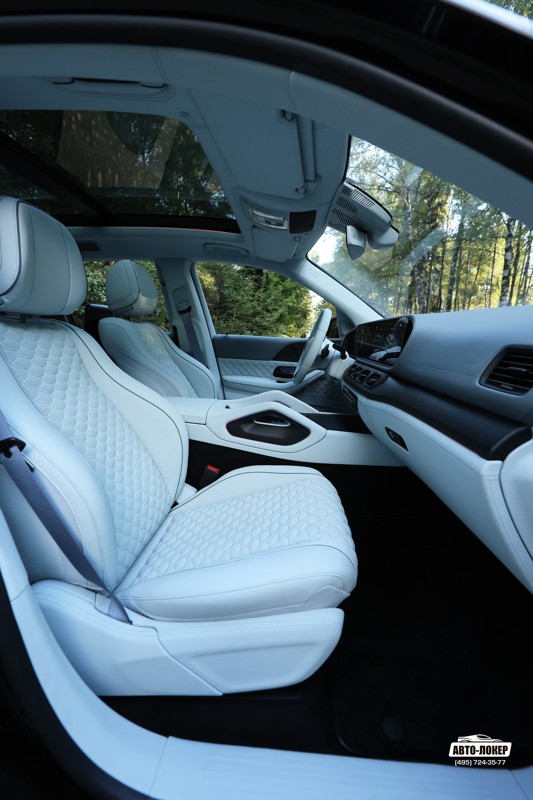 Перетяжка центральной консоли кожей салона MB GLS Maybach