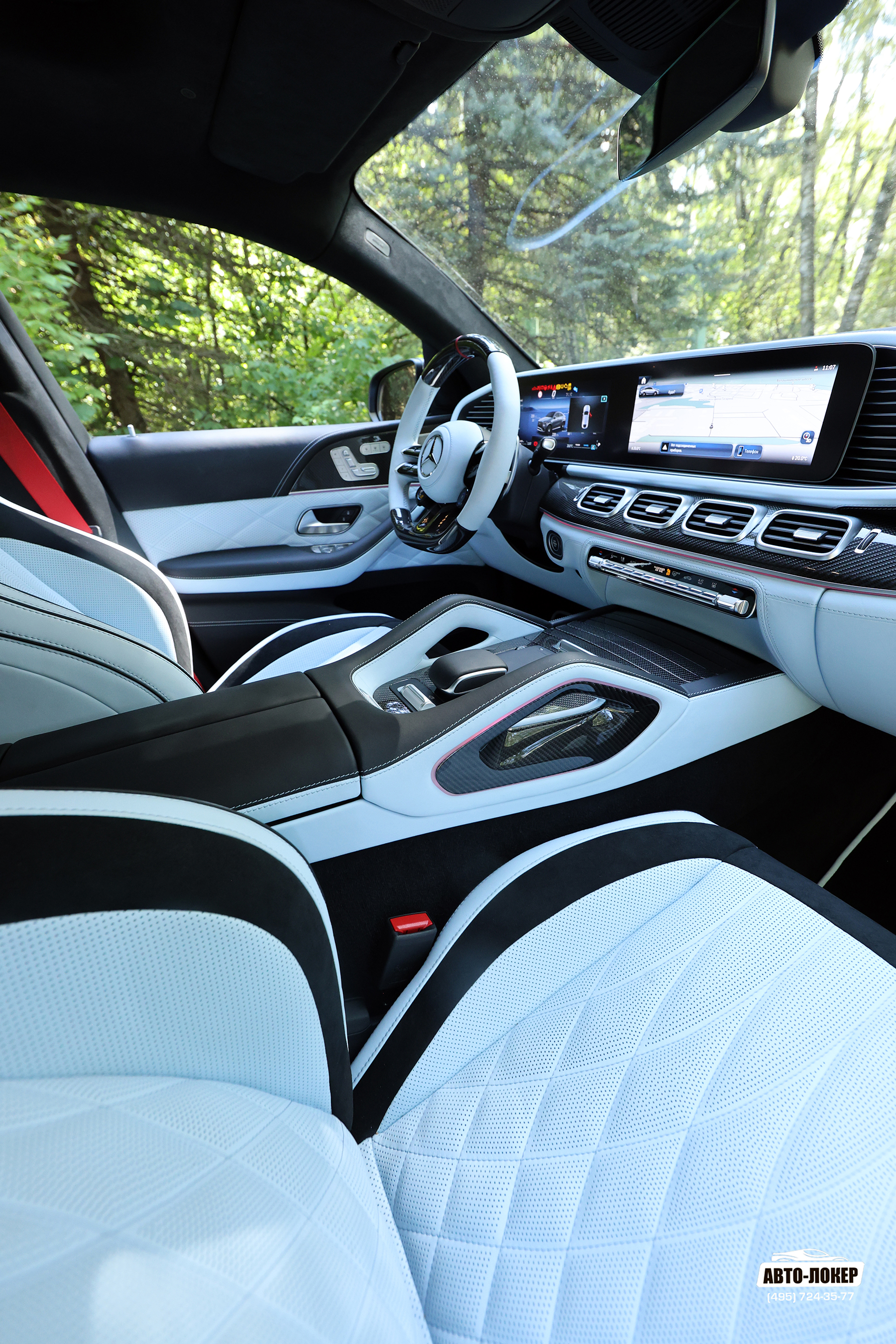 Перетяжка центральной консоли салона MB GLE кожей Сharles Blue