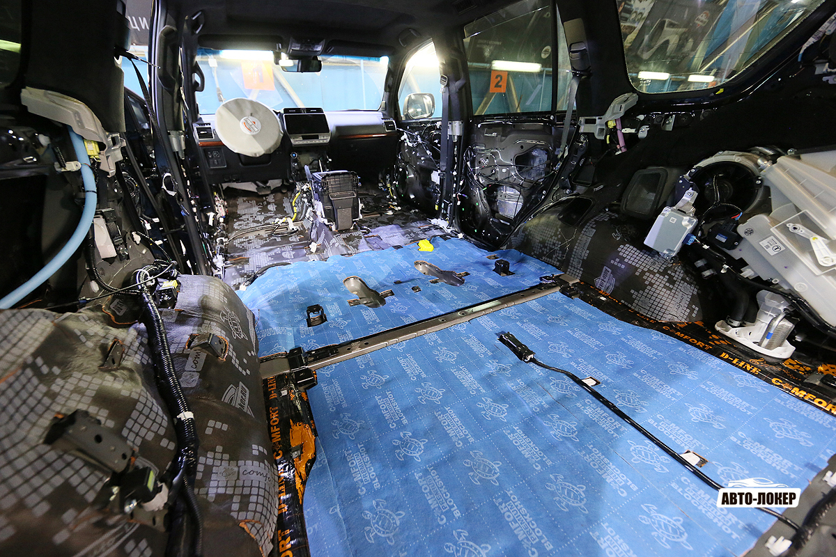 Таким образом, мы имеем сплошное 100% покрытие пола и багажника финальным слоем звукоизоляционной мембраны, что относит данную работу к классу премиальной шумоизоляции материалами  Comfort mat  на 2018-2019 год.