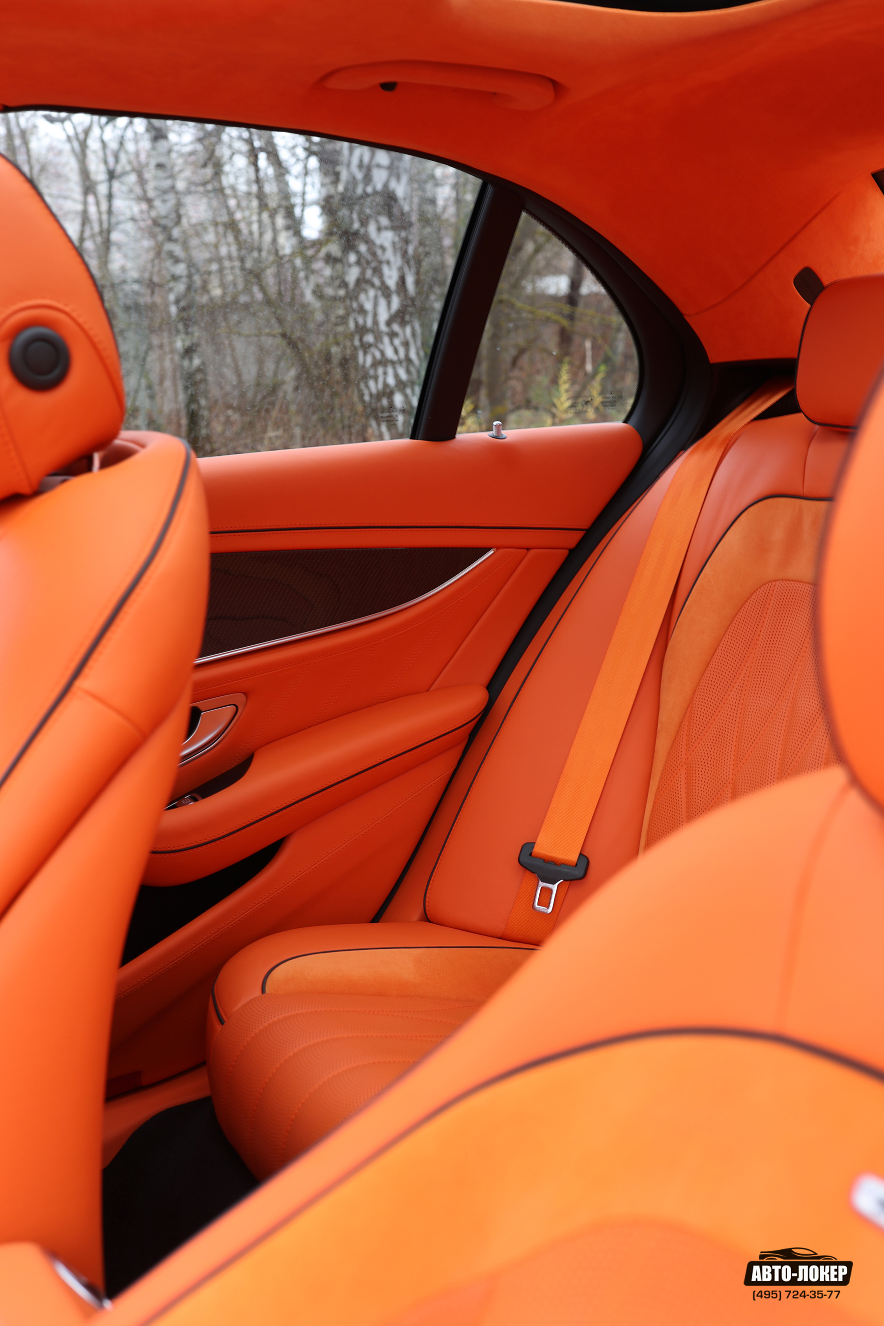 Перетяжка  задних сидений салона MB E63S (W213) оранжевой кожей и перешив ремней в цвет салона
