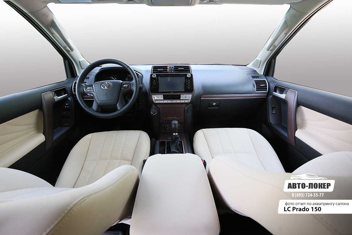 Как мы уже писали, на этом автомобиле мы перешили и салон. Отдельный фото отчет по этой работе тоже доступен на нашем сайте.