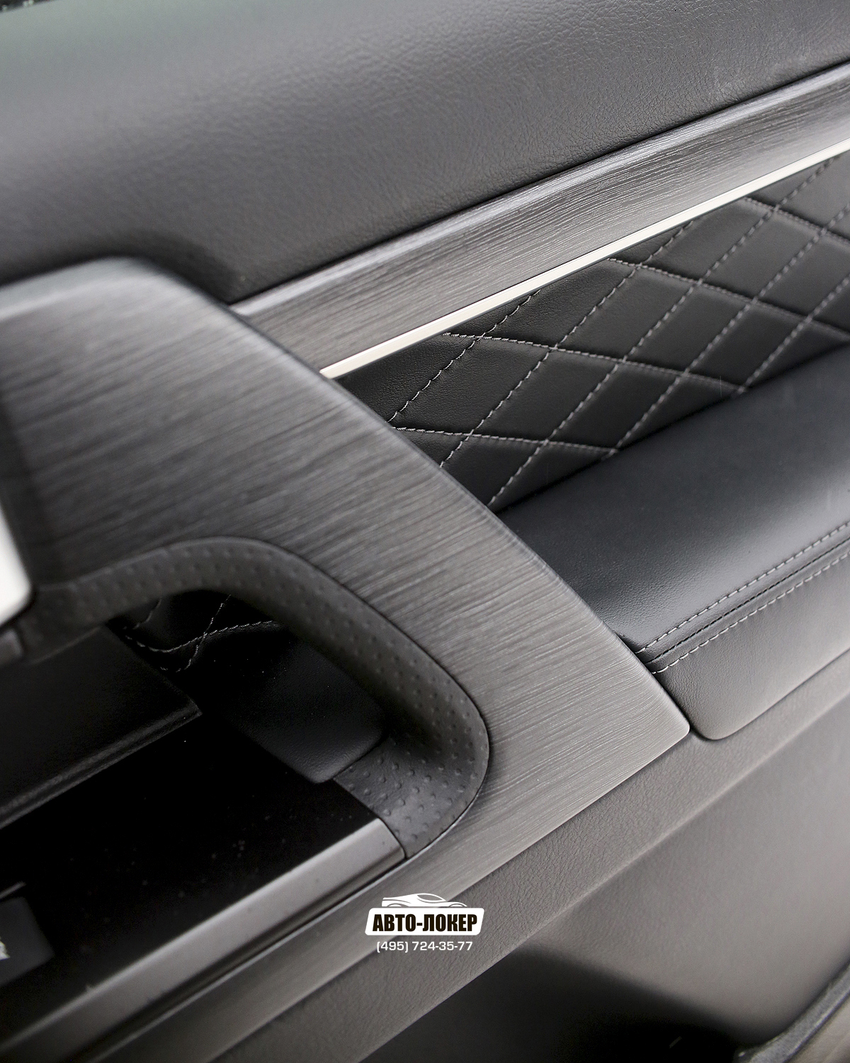 А это та же самая текстура, но уже под матовым лаком и слегка притонированная. Для Land Cruiser 200.