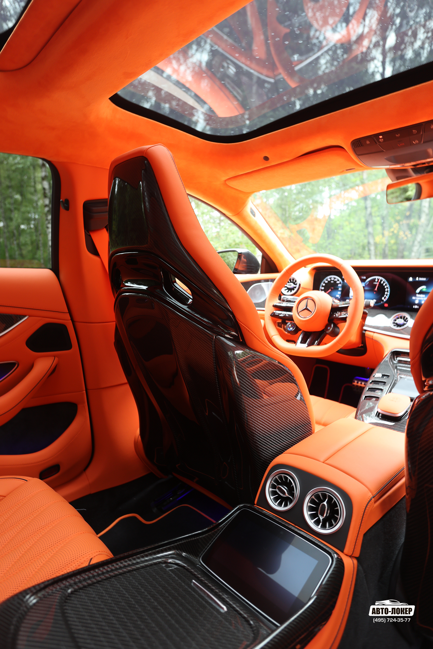 Перетяжка карбоном тыльных частей сидений Mercedes AMG GT