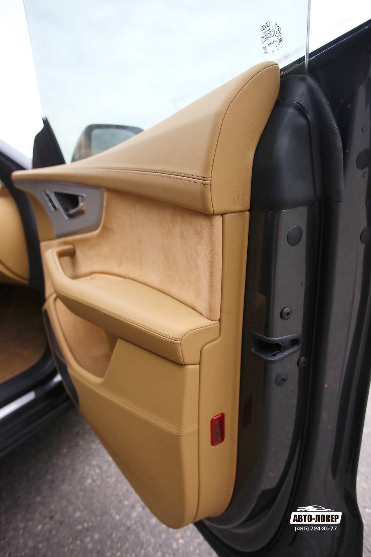 Перетяжка дверей кожей Audi Q8 Exclusive