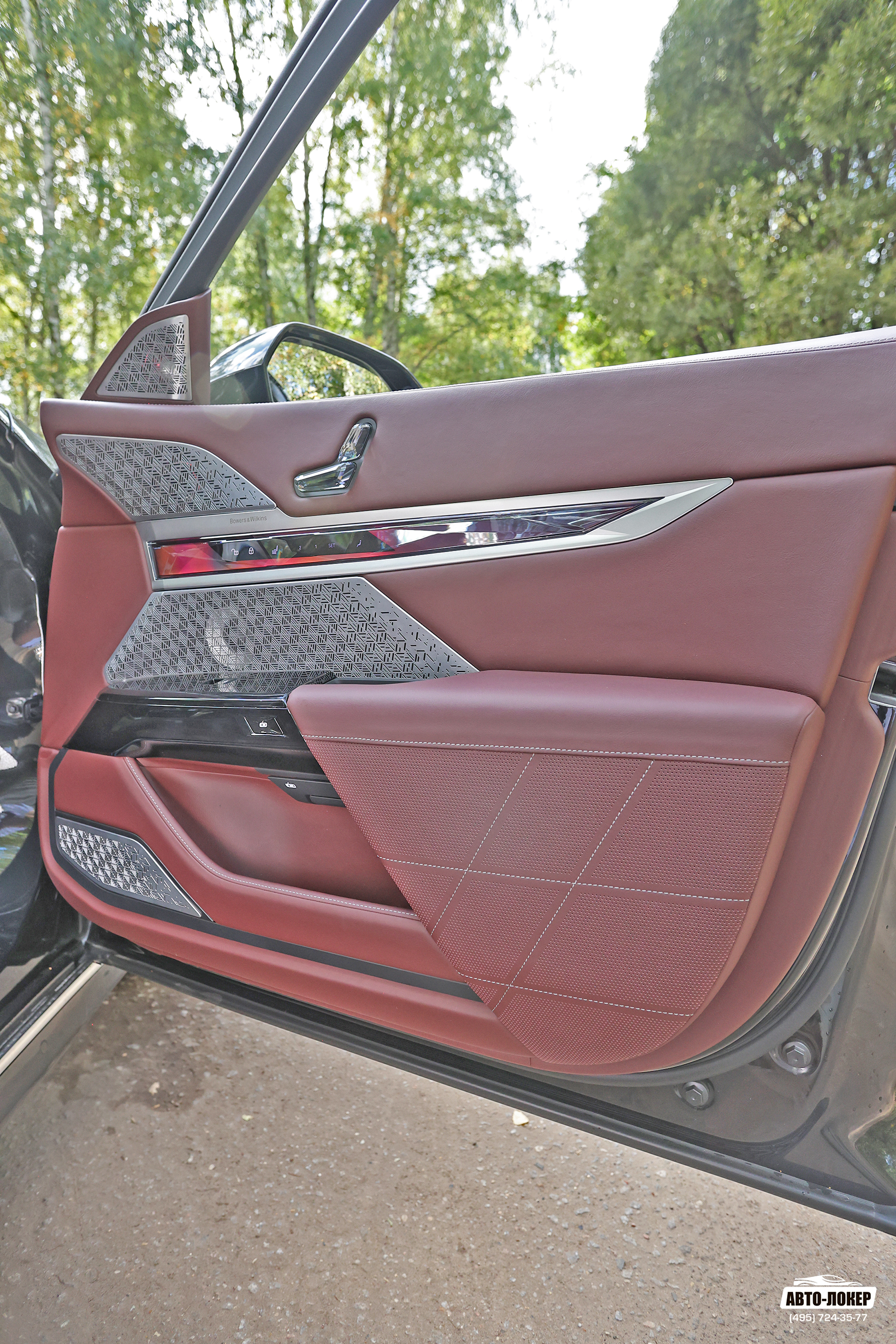 Перетяжка дверей кожей салона BMW 7 (G70)