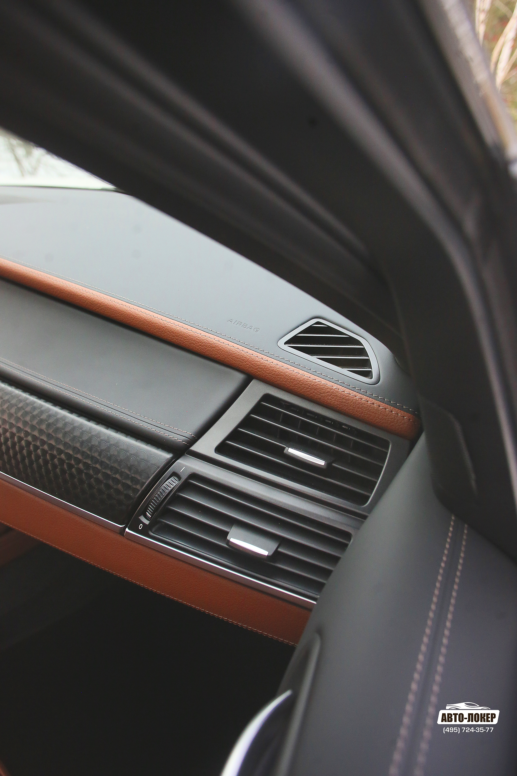 Перетяжка торпедо салона кожей BMW X6 (E71)