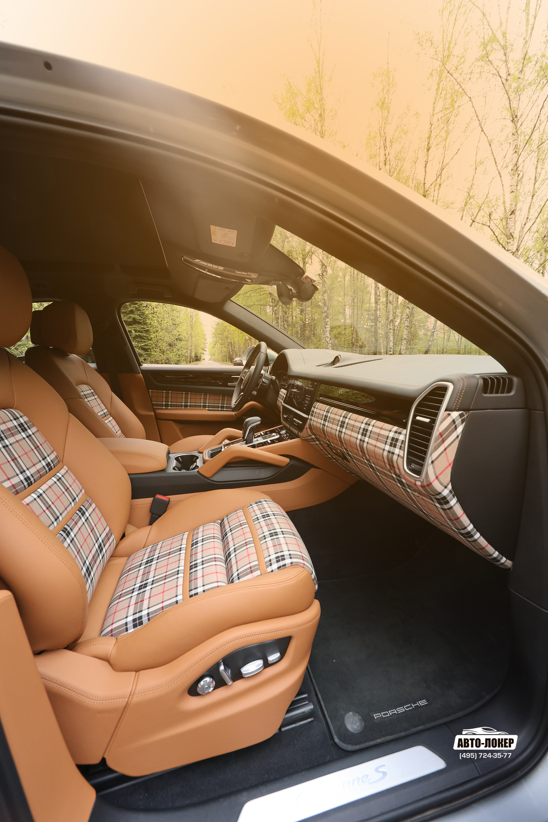 Перетяжка торпедо салона Porsche Cayenne в стиле Burberry