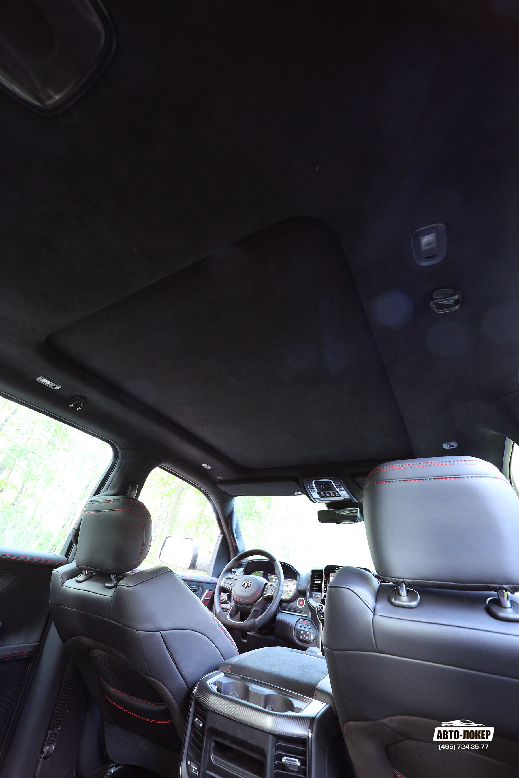 Перетяжка центральной консоли кожей салона RAM