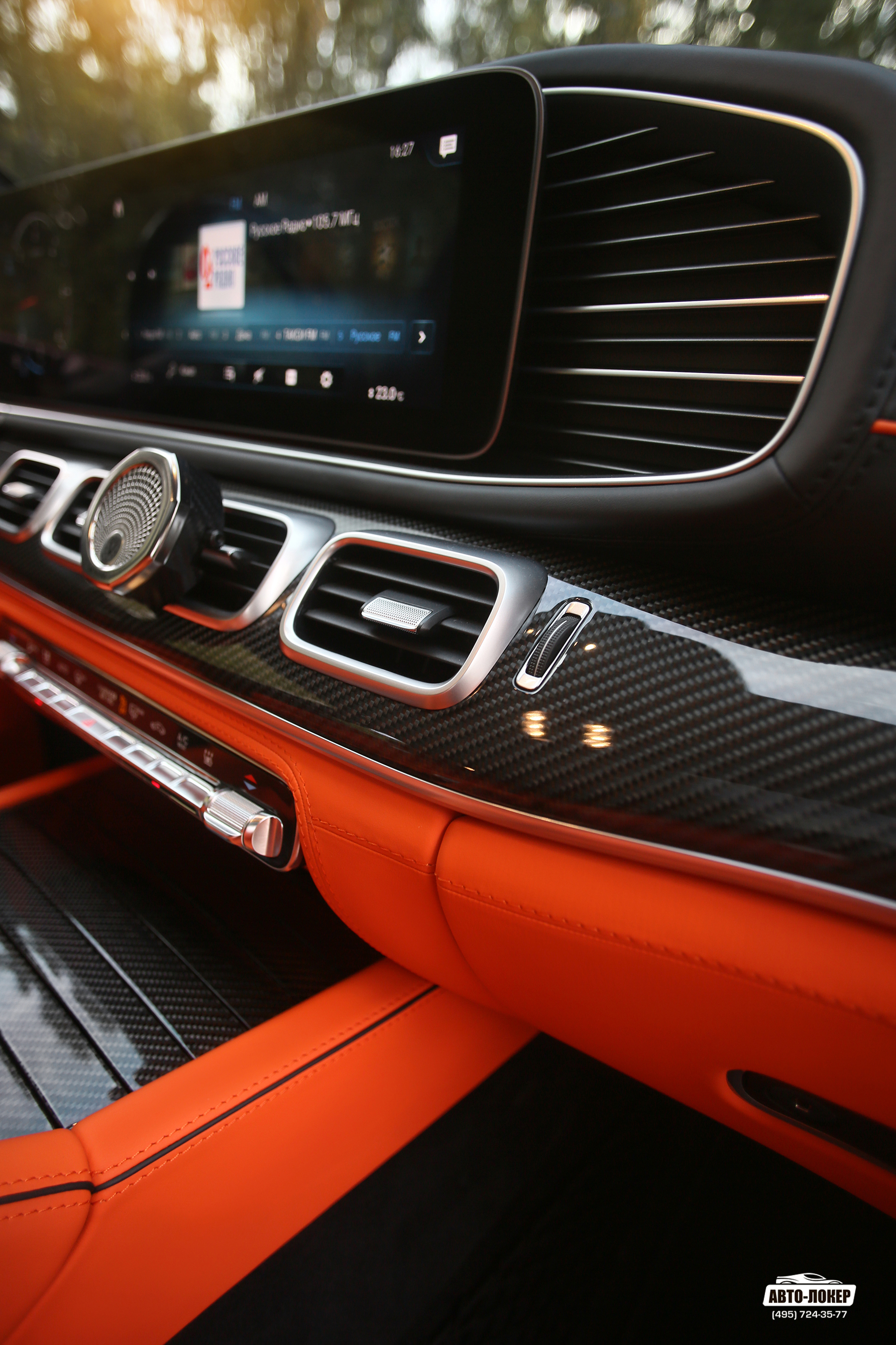 Перетяжка торпедо оранжевой кожей Mercedes GLS (X167)