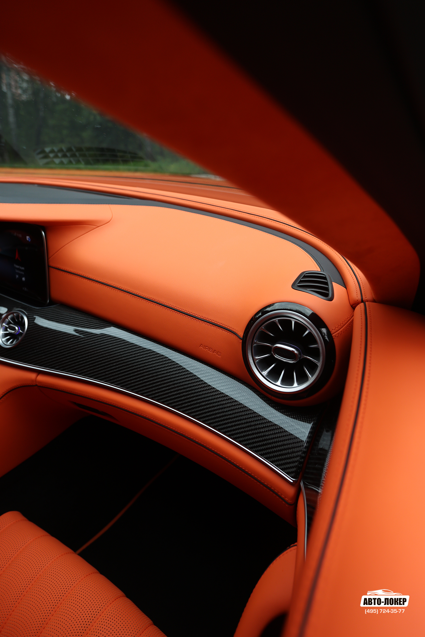 Перетяжка торпедо кожей Mercedes AMG GT