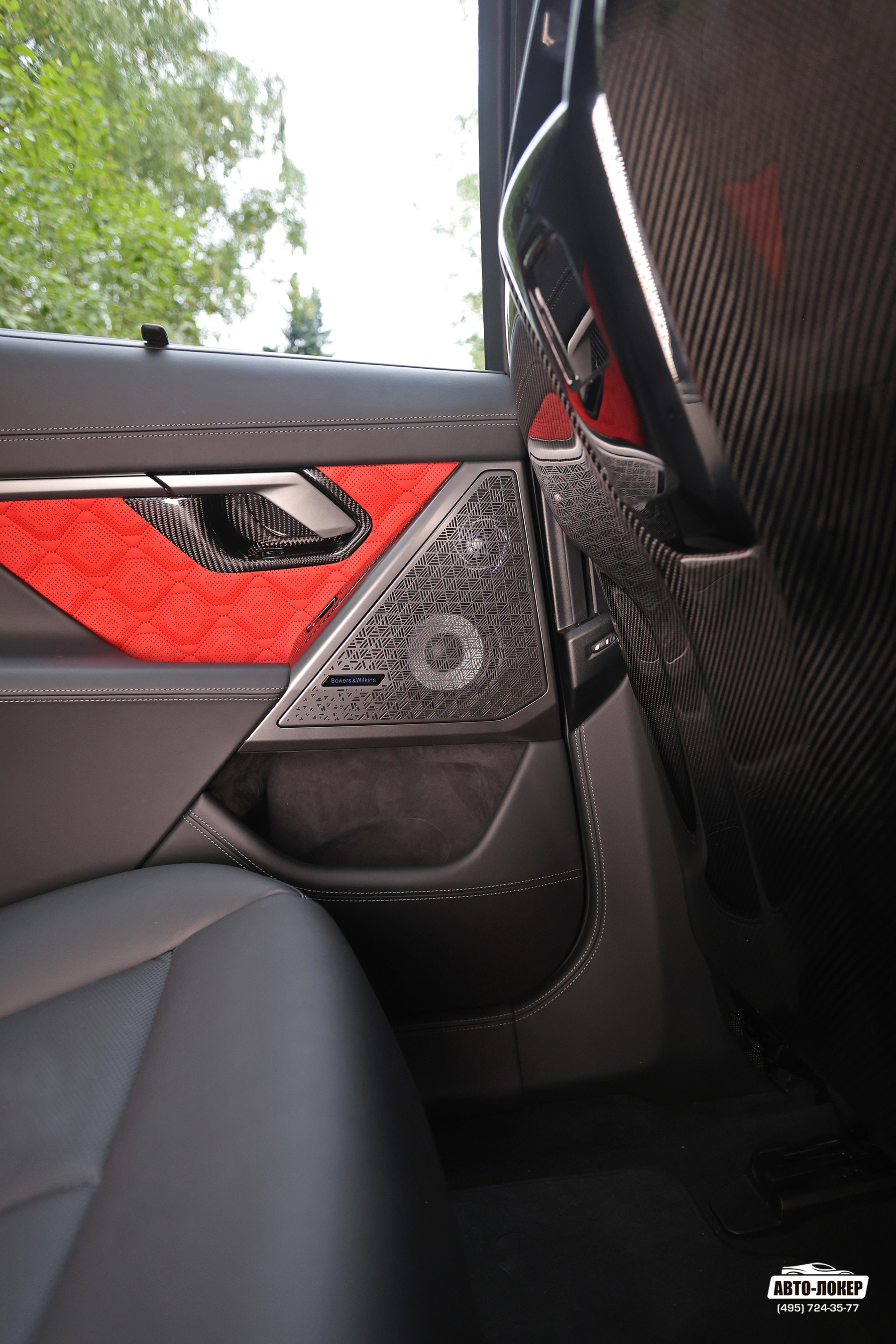 Перетяжка дверных вставок салона BMW M5 (G90) кожей