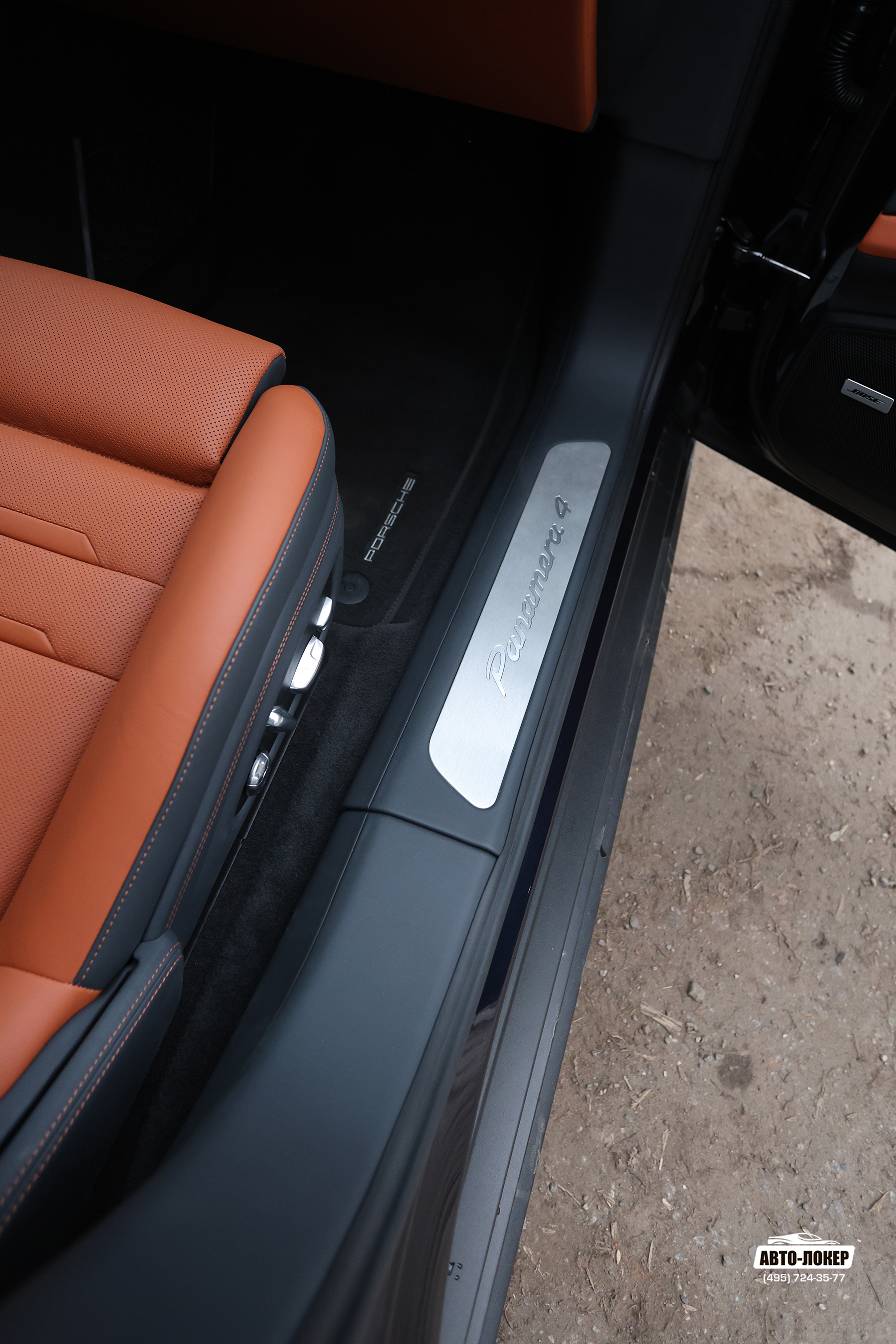 Перетяжка пороговой линии салона кожей Porsche Panamera